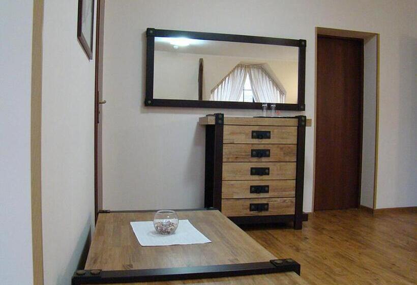 小型套房, Zolota Pidkova