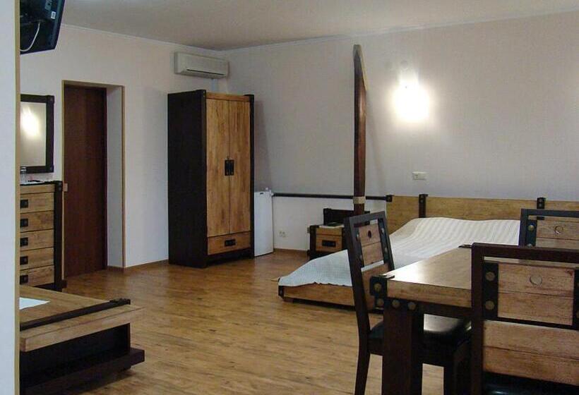 小型套房, Zolota Pidkova