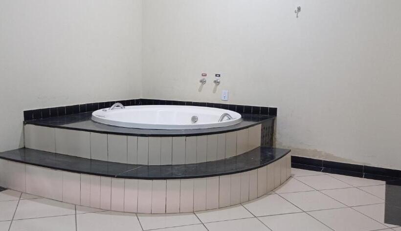 Quarto Deluxe com Hidromassagem, Pousada Monte Das Colinas