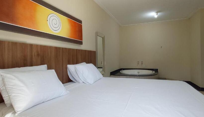 Quarto Deluxe com Hidromassagem, Pousada Monte Das Colinas