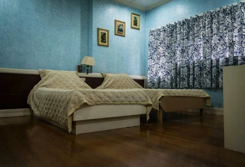 ファミリールーム, Stefanie Grace Paradise Inn