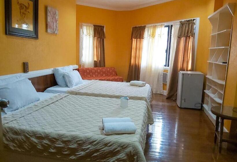 اتاق خانوادگی, Stefanie Grace Paradise Inn