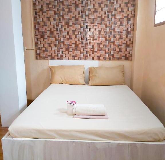 اتاق استاندارد, Stefanie Grace Paradise Inn