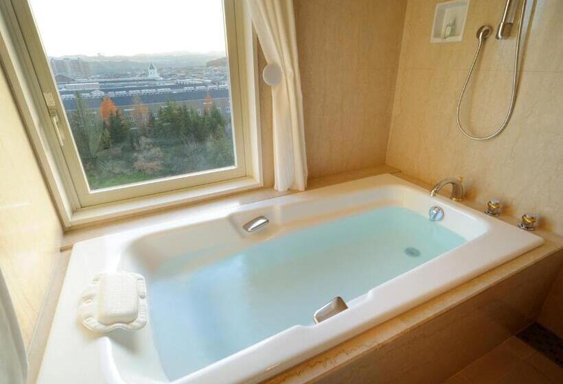 اتاق استاندارد, Stefanie Grace Paradise Inn