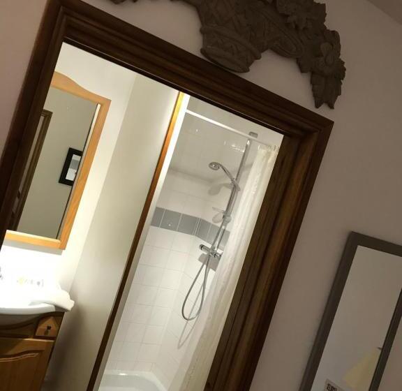 غرفة عائلية مطلّة علي الحديقة, La Nicoulette