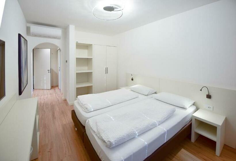 غرفة قياسية مزوَّدة بشُرفة, Pension Martha