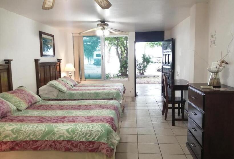 غرفة قياسية مطلّة علي البحر, Freedom Shores La Gringa Hotel   Universally Designed