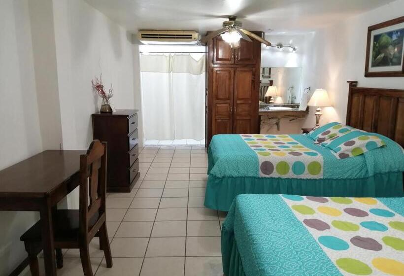 غرفة قياسية مطلّة علي البحر, Freedom Shores La Gringa Hotel   Universally Designed