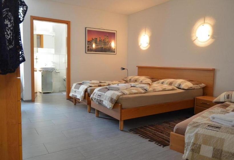 חדר סטנדרט לשלושה, Don Camillo Gästehaus