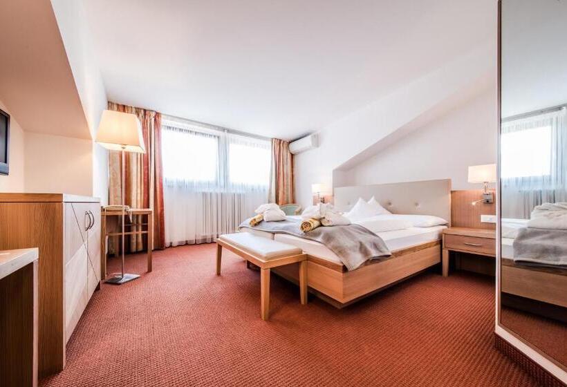 חדר סטנדרט, Förstlerhof