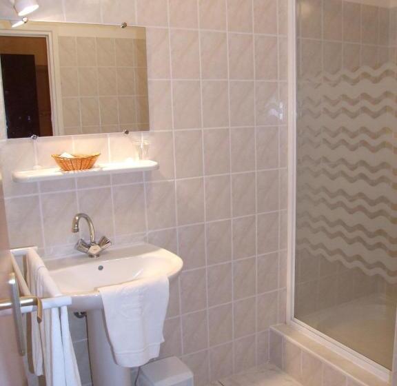 חדר סטנדרט לשלושה, Le Lac Des Moines