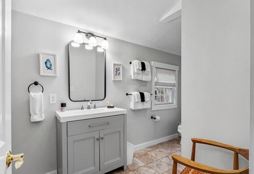 Quarto Deluxe, Lambert S Cove Inn & Resort