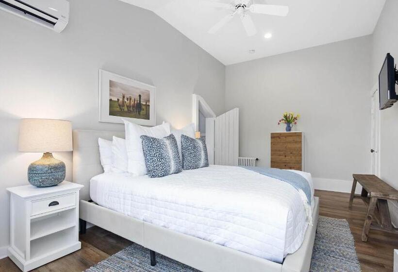 غرفة ديلوكس مزودة بتراس, Lambert S Cove Inn & Resort