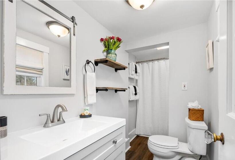 غرفة قياسية مزوَّدة بشُرفة, Lambert S Cove Inn & Resort