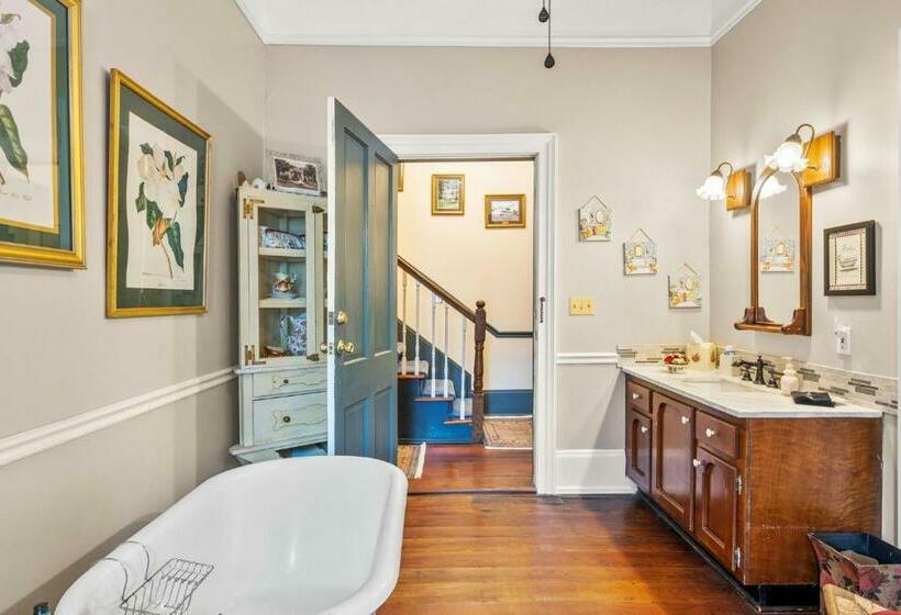 غرفة قياسية ثلاثية, Goodbread House Bed And Breakfast