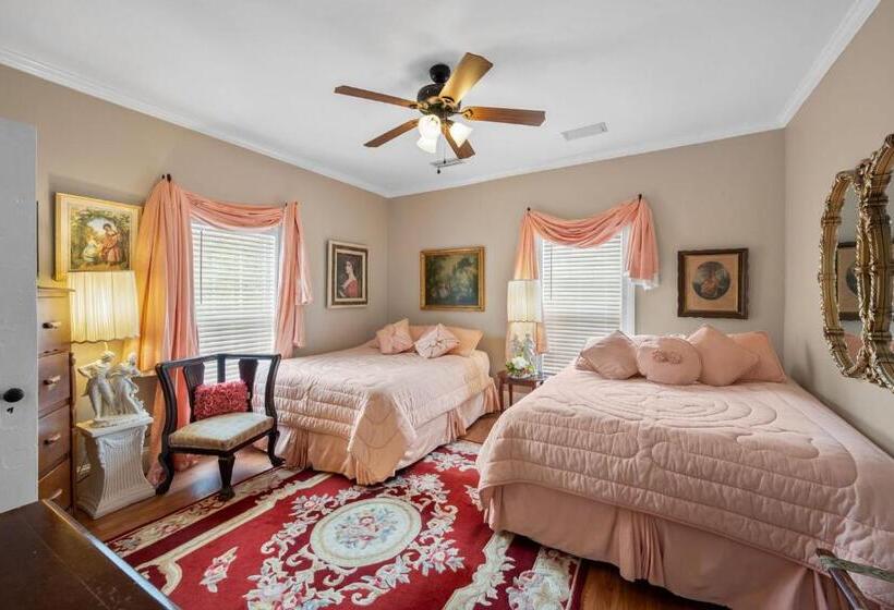 Семейный Номер Deluxe, Goodbread House Bed And Breakfast