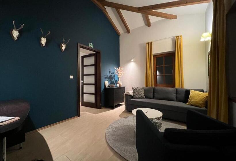 جناح, Templomvölgy Butik Hotel Mátrakeresztes