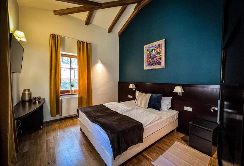 جناح, Templomvölgy Butik Hotel Mátrakeresztes