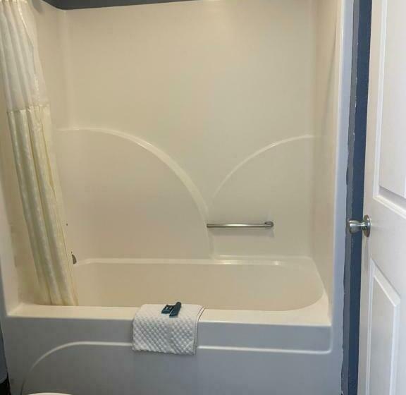 חדר סטנדרט עם מיטת קינג, Deerfield Inn