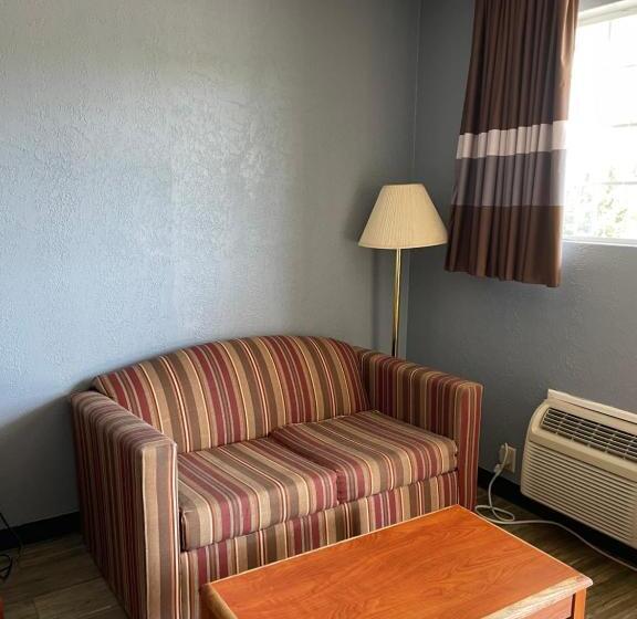 מיטת קינג בסוויטה, Deerfield Inn