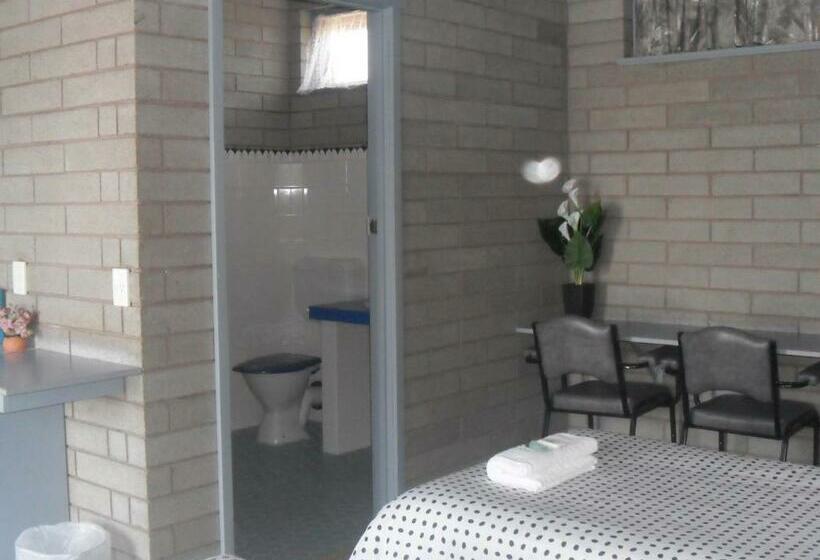חדר משפחתי, Motel Dimboola
