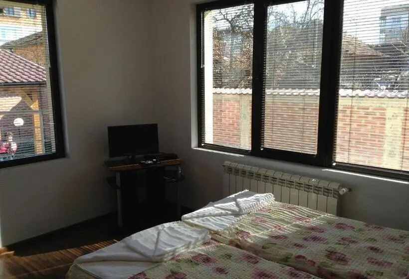 スタンダード４人部屋, Guest House Luchi