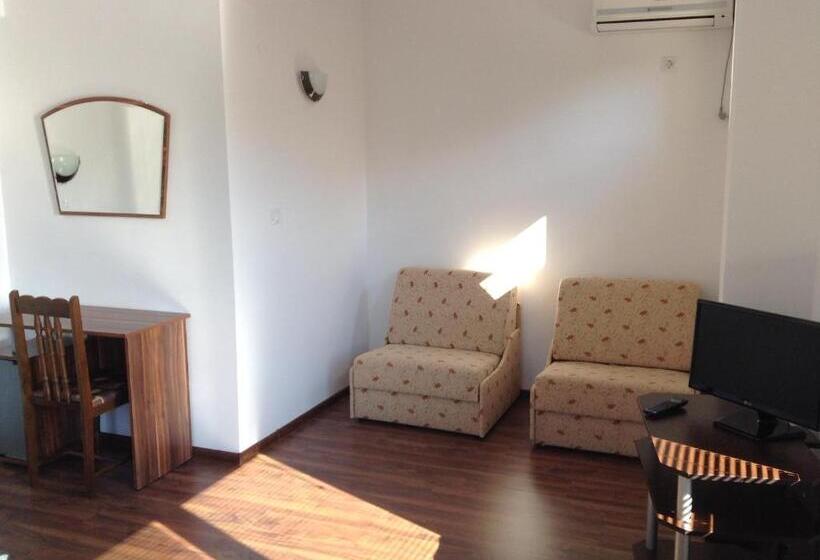 四人标准间, Guest House Luchi