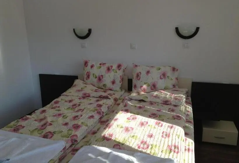 スタンダードトリプルルーム, Guest House Luchi