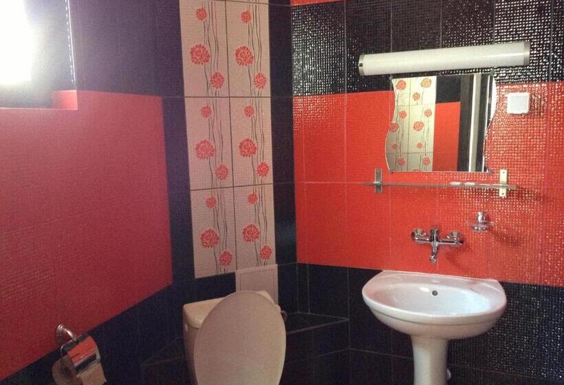 Номер Стандарт Трехместный, Guest House Luchi