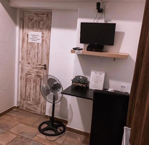 غرفة قياسية فردية, Toscan Panzió