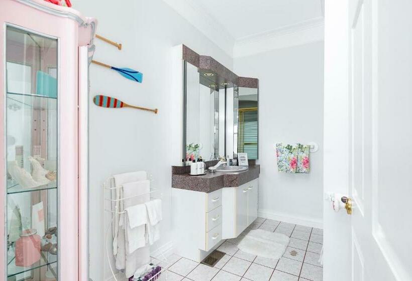 带大床的标准间, Greystone On Golden Lake