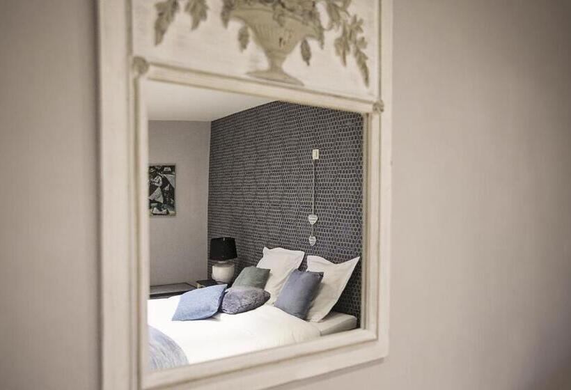 带大床的标准间, Gilles De Ver