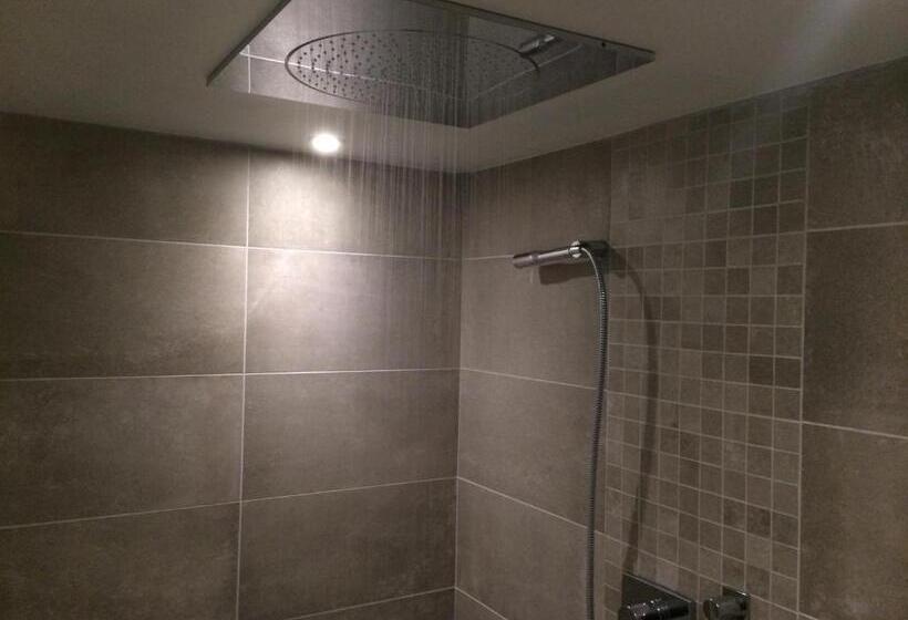 标准间带露台, Gilles De Ver