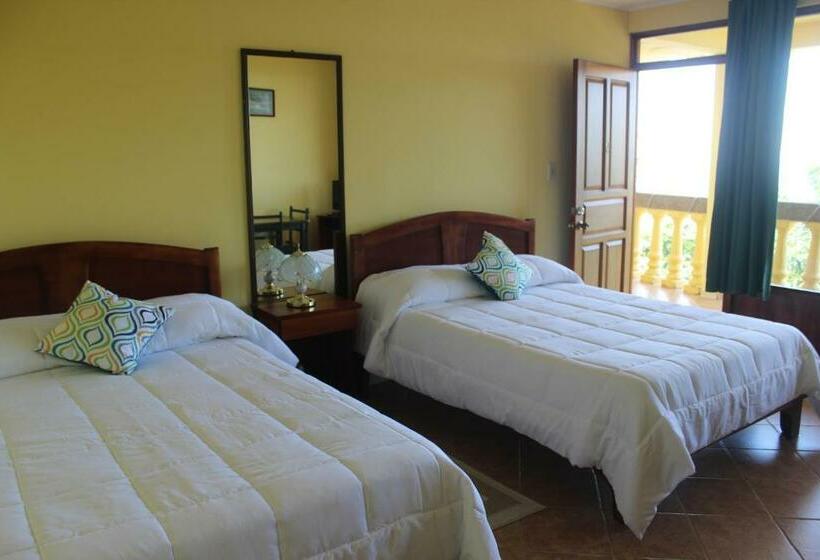 غرفة قياسية رباعية مزودة بشُرفة, La Princesa