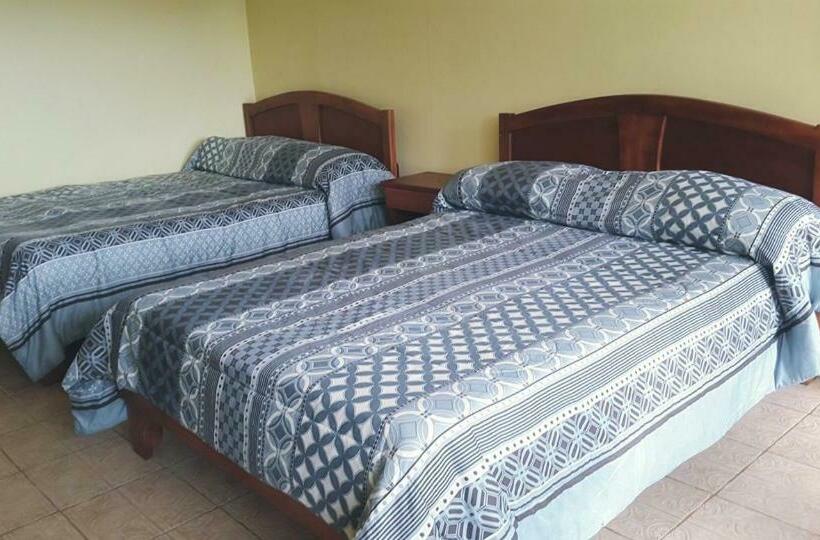 غرفة قياسية رباعية مزودة بشُرفة, La Princesa