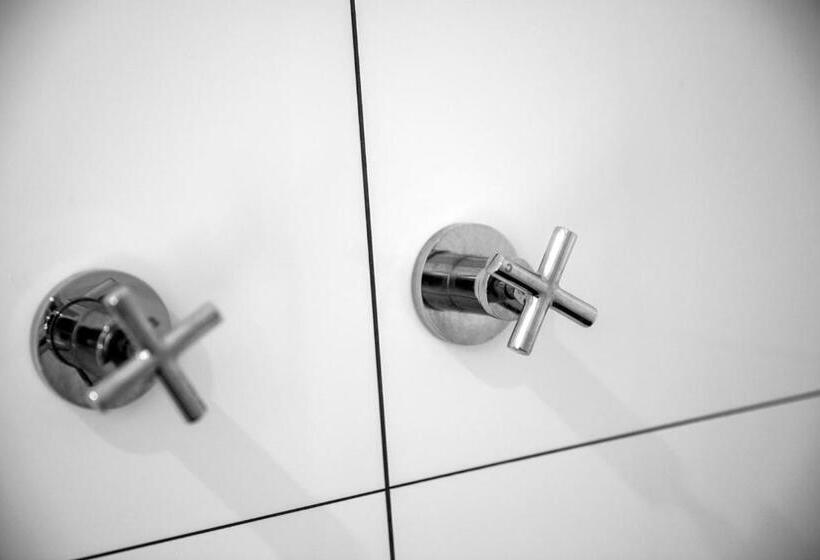 إستوديو قياسى, Nightcap At Caringbah