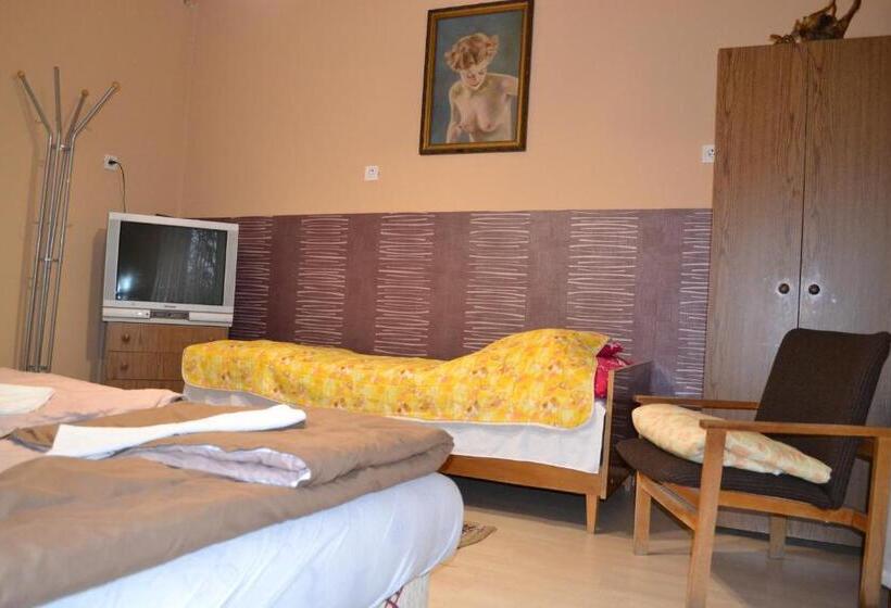 ガーデンビュースタンダードルーム, Vár Lak Vendégház