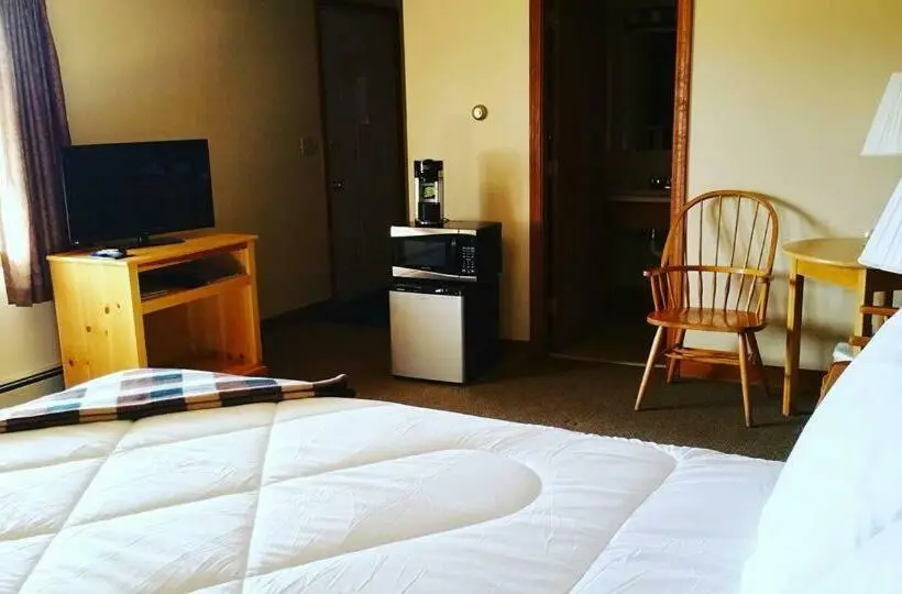 スタンダードスタジオ, Spillover Motel And Inn
