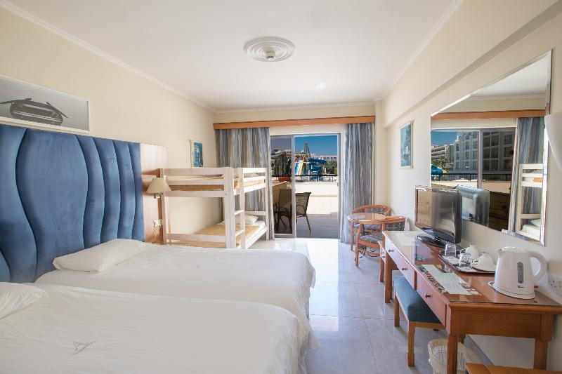 家庭间, Anastasia Beach Hotel