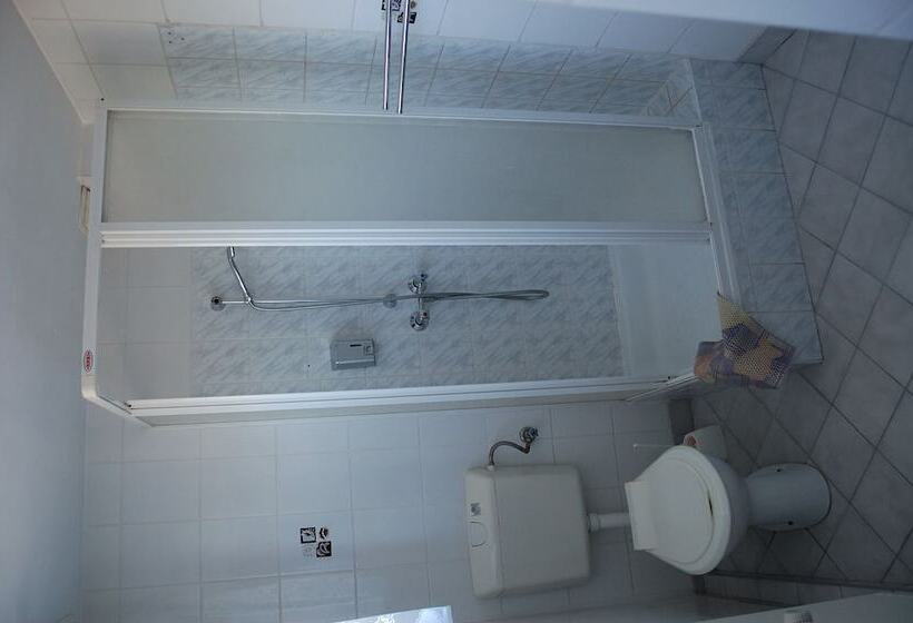 غرفة قياسية ثلاثية, Bona