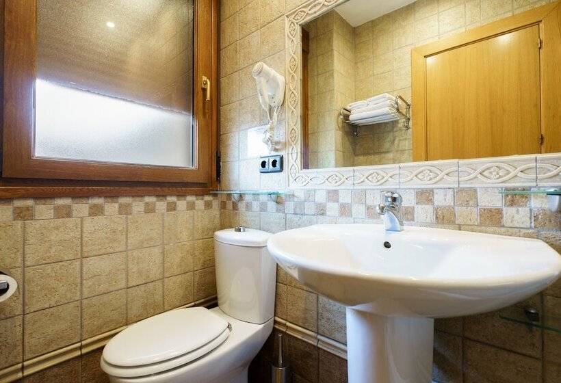 Chambre Standard, Reina Mora