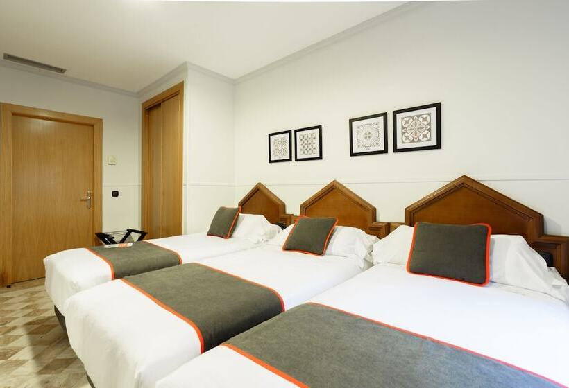 Chambre Triple Standard, Reina Mora