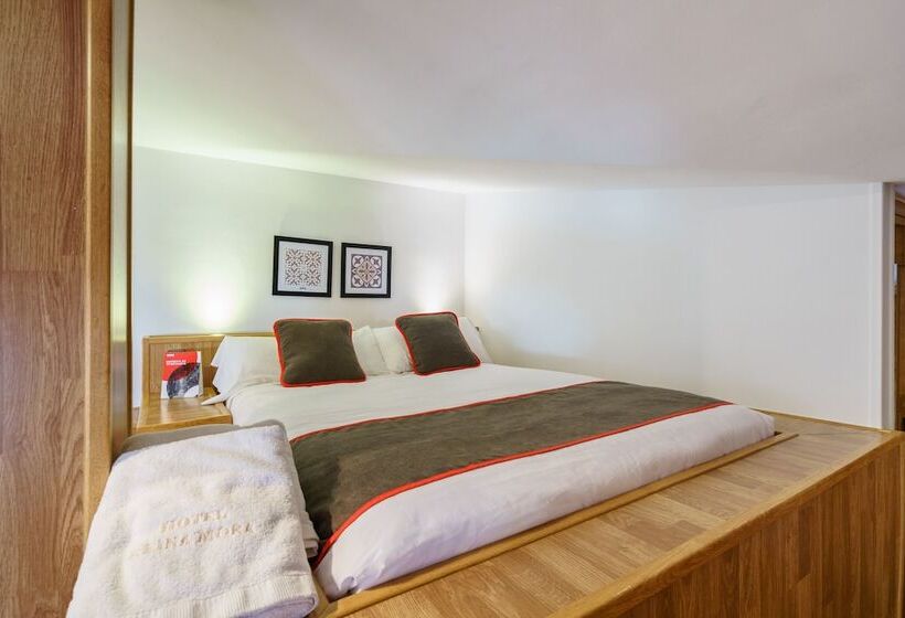 Chambre Standard, Reina Mora