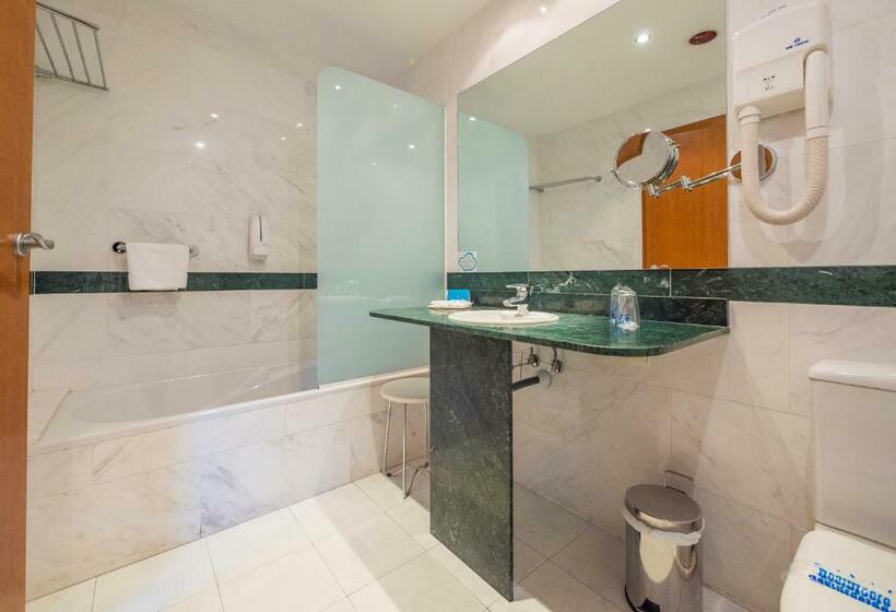 غرفة قياسية ثلاثية, Dwo Valencia