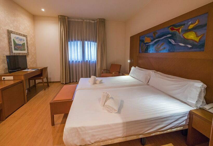 غرفة قياسية ثلاثية, Dwo Valencia