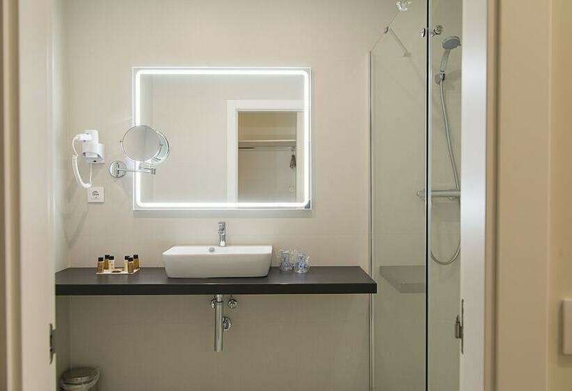 غرفة قياسية, Dwo Valencia