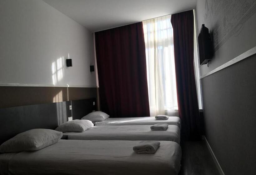 غرفة قياسية ثلاثية, Manofa