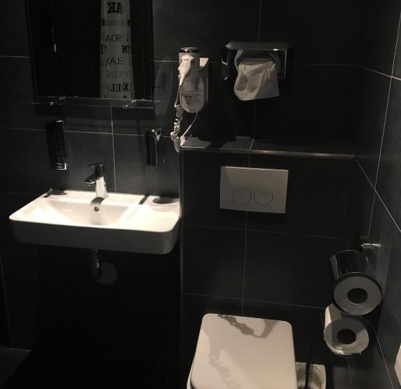 غرفة قياسية ثلاثية, Manofa