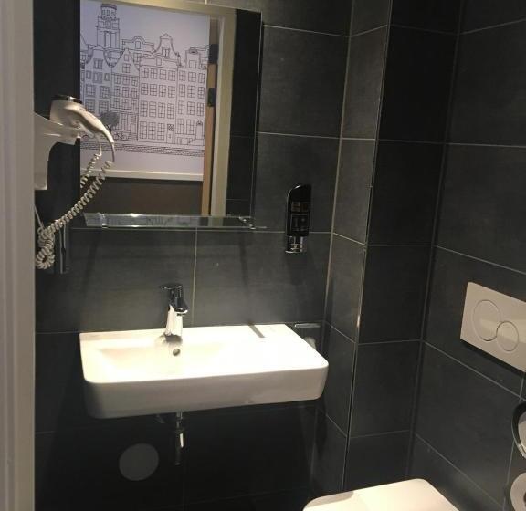 غرفة قياسية رباعية, Manofa