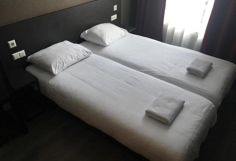 غرفة قياسية, Manofa